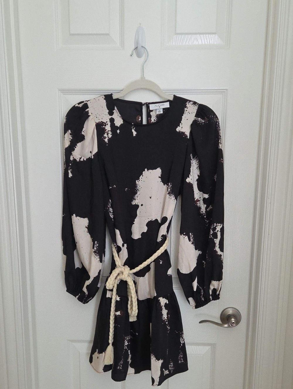 Alexis X Target Black and Cream Print Long-Sleeve Mini Dress. Size XS